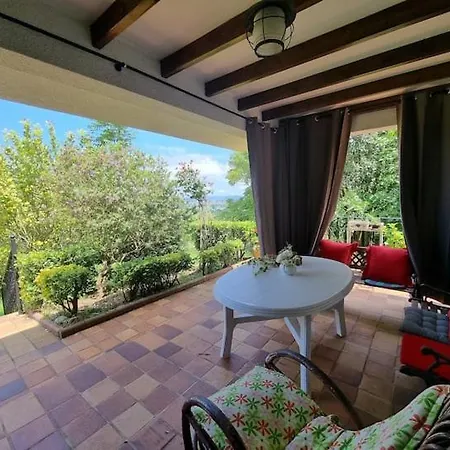 Casita En El Campo. Mil Estrellas